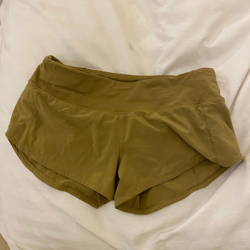 olive green lululemon speed up shorts 2.5 inch size 4 great condition